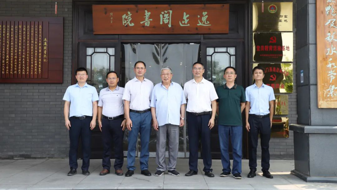 红色精神 薪火相传｜李少甫老书记为逸迩阁捐赠《虎啸疆场》